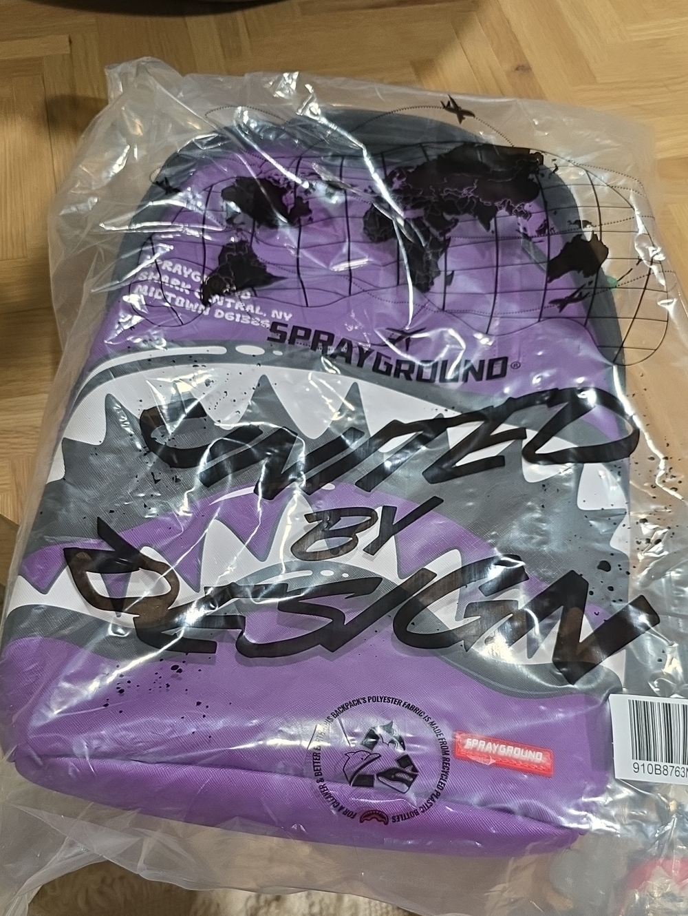 Sprayground Shark Central Bubble - Picture 9 of 9